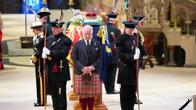 Sekitar 2.200 tamu undangan dari seluruh dunia akan hadir dalam pemakaman Ratu Elizabeth II hari ini.