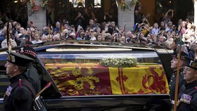 Peti Mati Ratu Elizabeth II Dibuat dari Pohon Ek dan Berlapis Timah