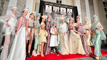 Popong Sopia Bawa Batik Ciamis ke New York Indonesia Fashion Week