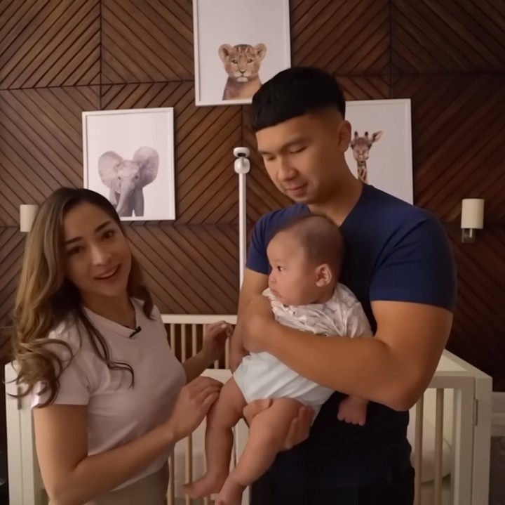 <p>"Kalau misalkan malam hari yang nidurin aku, tapi yang baca cerita Indra. Yang mandiin aku sama Mbak (asisten rumah tangga)," tutur Nikita Willy. (Foto: YouTube Nikita Willy Official)</p>