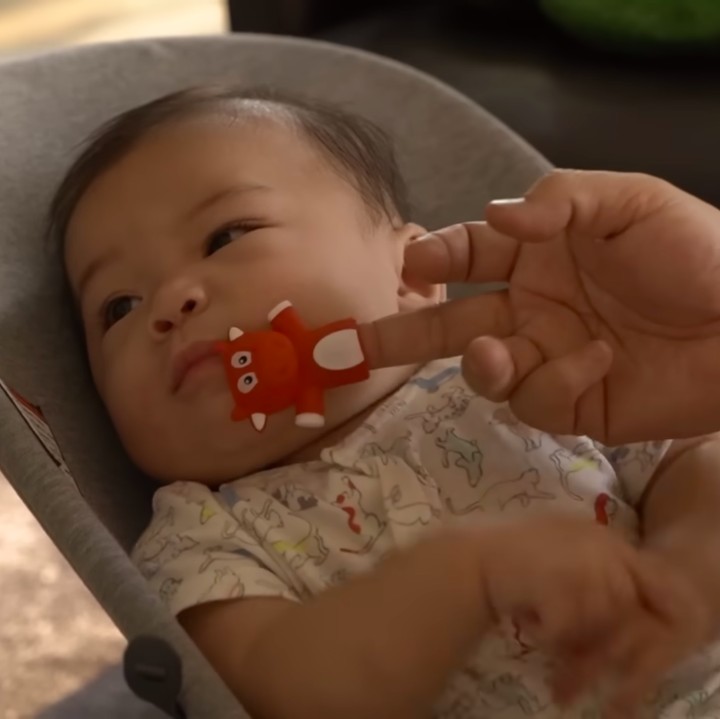 <p>Setelah menikah dengan Indra Priawan, Nikita Willy dikaruniai seorang anak laki-laki bernama Issa Xander Djokosoetono. Baby Issa lahir pada 7 April 2022 lalu. (Foto: YouTube Nikita Willy Official)</p>