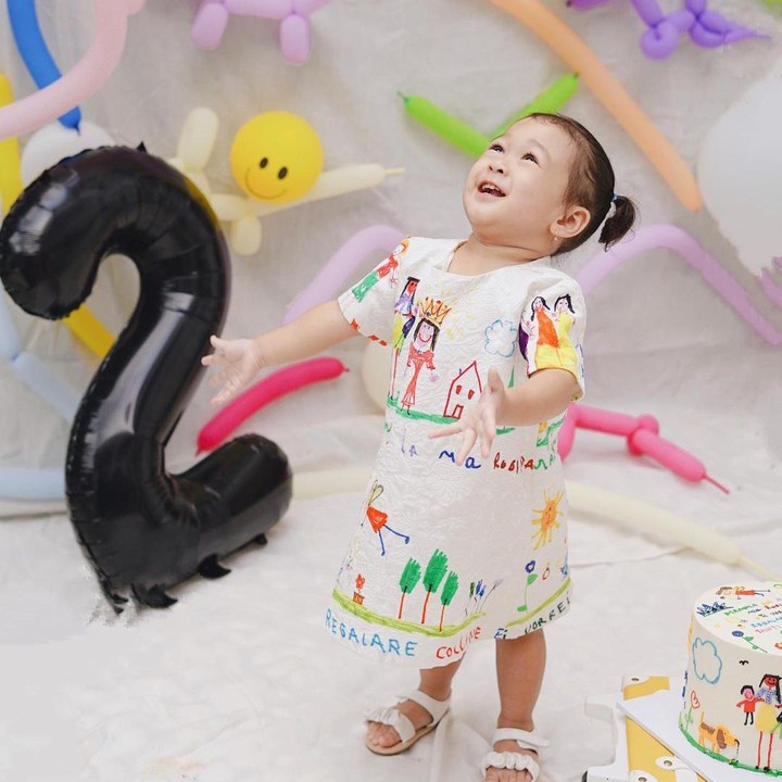 <p>"2 tahun ini 2 tahun terbaik yang pernah Bunda rasakan dalam hidup Bunda, Nak," tutur Dian Pelangi. (Foto: Instagram: @dianpelangi)</p>