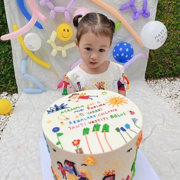 <p>Tema ini diangkat bukan tanpa alasan, Bunda. Ternyata, Rumi tengah menyukai kegiatan doodling, lho. (Foto: Instagram: @dianpelangi)</p>