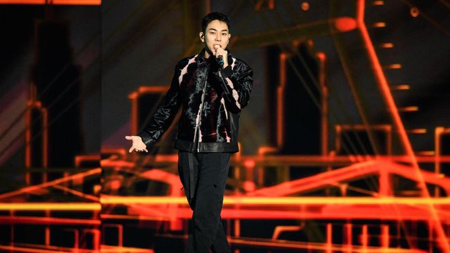 Rapper Korea LOCO umumkan akan menikah dalam waktu dekat setelah pacaran dua tahun dengan teman masa kecilnya.