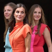 Seperti Ratu Letizia, Putri Leonor dan Infanta Sofia Juga Terapkan Gaya Sustainable Fashion
