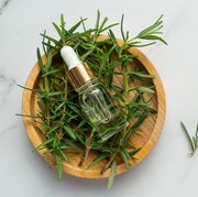 Viral di Tiktok, Benarkah Rosemary Oil Bagus Untuk Rambut Rontok?