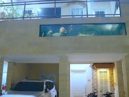 5 Potret Rumah Unik Babe Cabita, Ada Kolam Ikan Transparan di Lantai 2