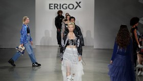 FOTO: Lagi, Erigo-X Melenggang di NYFW