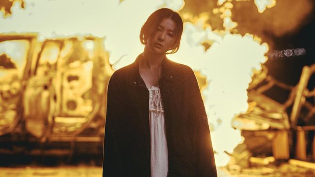 Sejumlah pemali dalam kehidupan sehari-hari ditampilkan dalam teaser ala film horor debut solo Seulgi Red Velvet.