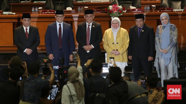 Wagub DKI mengatakan secara aturan tak ada yang melarang ia dan Anies melantik pejabat eselon II, namun dia mengaku tetap menghormati DPRD DKI.