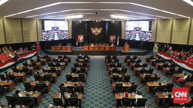 Anggota DPRD DKI Jakarta Diduga Main Game Saat Rapat Paripurna
