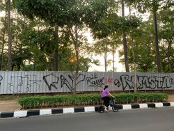 Warga Sayangkan Coretan Vandal di Tebet Eco Park: Bikin Kotor