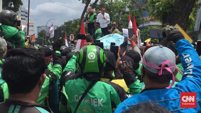 Gubernur Sumut Edy Rahmayadi berjanji akan meneruskan tuntutan para pengunjuk rasa ke pemerintah pusat di Jakarta.