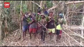 VIDEO: Kelompok Bersenjata Bakar Alat Berat Proyek Jalan Trans Papua