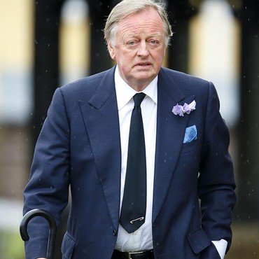 8 Foto Andrew Parker Bowles, Sang Letnan Eks Suami Camilla