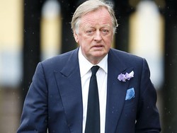 8 Foto Andrew Parker Bowles, Sang Letnan Eks Suami Camilla