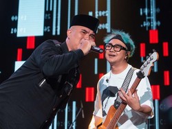 Thomas Lempar Bass, Ahmad Dhani Teriakan Nama Ferdy Sambo