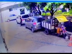 Terekam CCTV, Begini Aksi Bejat Pria Pamer Kelamin ke ART di Priok