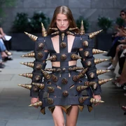 Intip Detail Koleksi Area Fall 2022 yang Bagaikan Karya Seni, dari Piramida pada Pakaian hingga Kolaborasi dengan Sergio Rossi