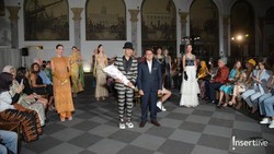 Ariez Kenalkan Batik Jelujur Asal Lampung di New York Indonesia Fashion Week