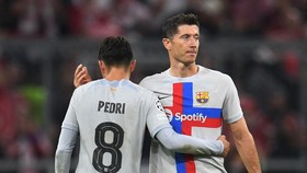 FOTO: Lewandowski Gagal Cetak Gol, Barcelona Merana Ditekuk Bayern