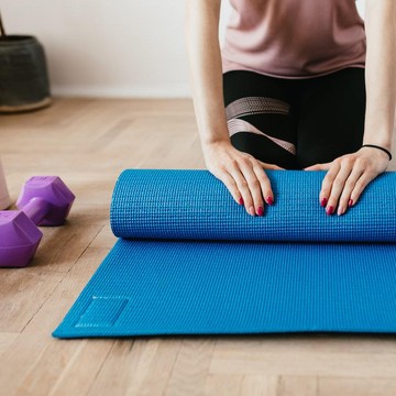img-title Cara Membersihkan Matras Yoga secara Mudah di Rumah, Biar Nggak Cepat Rusak dan Jadi Sarang Bakteri!