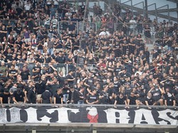 Panas! Dua Fans Frankfurt Beri Salam Nazi ke Suporter Marseille