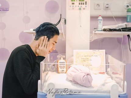 Selamat! Istri Pesinetron Evan Marvino Melahirkan Anak Pertama