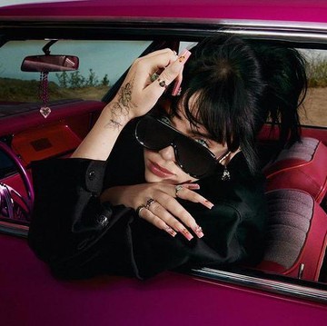 Billie Eilish Tampil di Kampanye Gucci Eyewear Terbaru, Gayanya Klasik Banget!