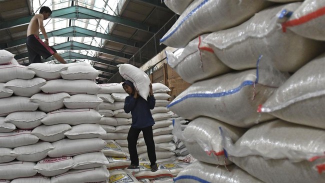 Ketua Koperasi Pasar Induk Beras Cipinang (KKPIBC) Zulkifli Rasyid mengatakan stok beras di gudang tinggal 25 ribu ton.