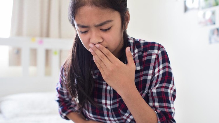 Ilustrasi Obat Muntah Anak Young Girl Sitting On Bed At Home Feeling Nauseous