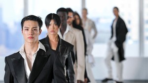 7 Kumpulan Momen Paling Heboh di New York Fashion Week, dari Jeno NCT Jadi Model Hingga Acara Vogue World!