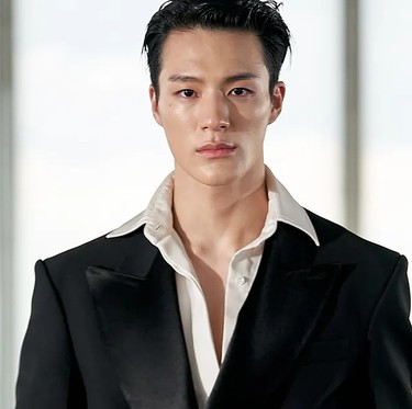 Bawakan Busana dari Peter Do, Jeno 'NCT' Sukses Debut di Runway New York  Fashion Week