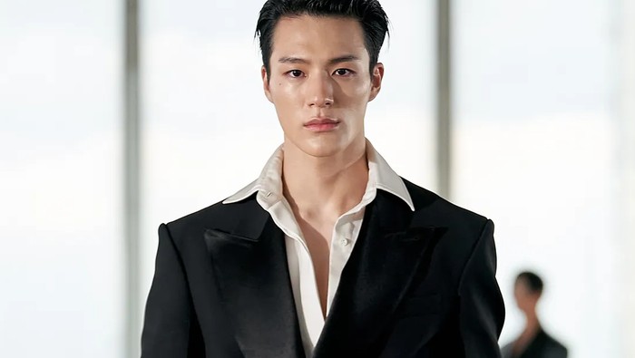 Bawakan Busana dari Peter Do, Jeno 'NCT' Sukses Debut di Runway New York Fashion Week