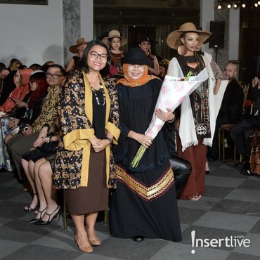 Laila Al Khusna Pamerkan Batik Khas Lampung di NYIFW 2022
