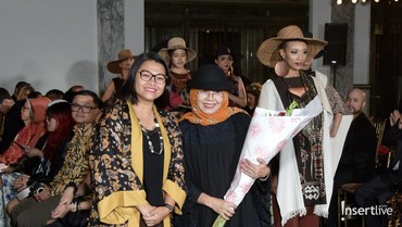 Laila Al Khusna Pamerkan Batik Khas Lampung di NYIFW 2022