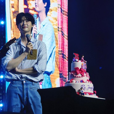 Penggemar Bongkar Sifat Asli Lee Jong Suk Saat Fanmeeting, Apa Tuh?