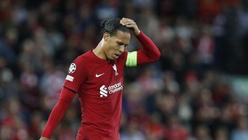 img-title Rio Ferdinand Coret Van Dijk dari Daftar Bek Terbaik Dunia