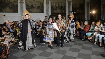 img-title Tari Made Angkat Tema Keselarasan Hidup dalam The Soul of Batik di NYIFW 2022