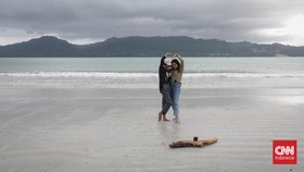 Pantai Natsepa dan Sensasi Rujak Khas Kota Ambon