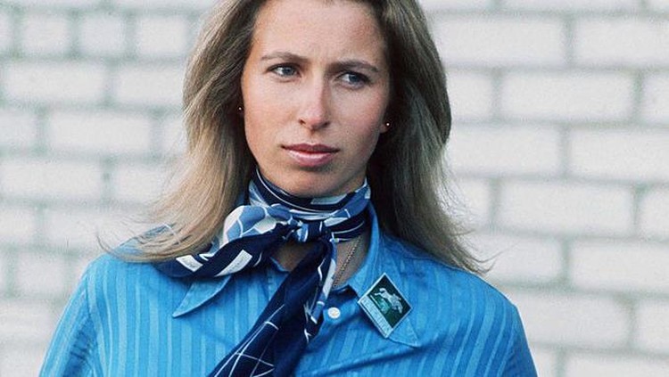 Putri Anne KIEV, RUSSIA - SEPTEMBER 06: Princess Anne, Dressed Casually In Shirt And Jeans, In Kiev, Russia During Her Visit 5-11 September 1973 (Photo by Tim Graham Photo Library via Getty Images)