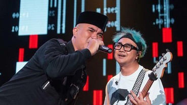 7 Momen Thomas Ramdhan Banting Bas Saat Manggung Bareng Ahmad Dhani