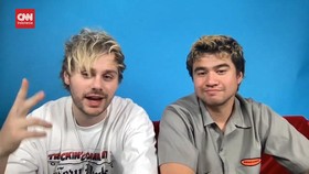 VIDEO: Mobil Mogok dan Kejadian di Balik Album 5SOS5