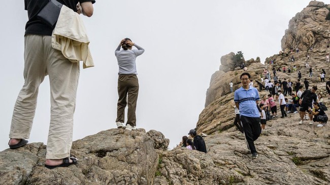 FOTO: Memandangi Keindahan dari Atas Gunung Seoraksan di Korsel
