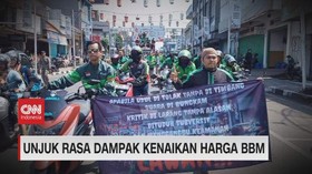 VIDEO: Ratusan Ojek Online Dorong Motor