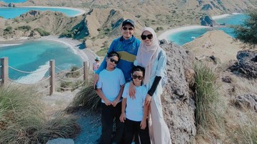 DUKUNGAN DARI NETIZEN UNTUK RENDRA