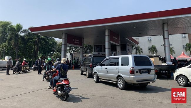 Masyarakat Pindah dari Pertamax ke Pertalite Usai Harga BBM Naik - Vimarsana News