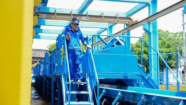 Dengan Flood Control System, risiko banjir Jakarta dapat terpantau secara real-time mulai tinggi permukaan air, curah hujan, hingga komponen lainnya.