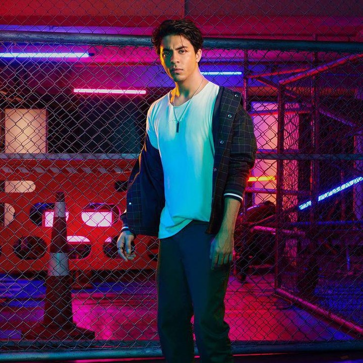7 Potret Aryan Khan, Putra Sulung Shah Rukh Khan yang Tampan Seperti