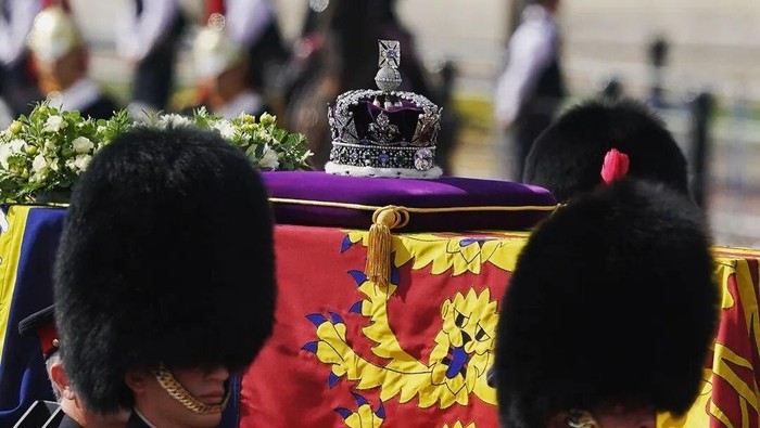 Setelah Muncul Pelangi pada Hari Meninggalnya, Heboh Ada Cahaya Matahari Sinari Peti Ratu Elizabeth II Setelah Muncul Pelangi pada Hari Meninggalnya, Heboh Ada Cahaya Matahari Sinari Peti Ratu Elizabeth II